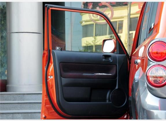 长城M2 2010款 1.5L CVT豪华型 车厢座椅   前门板