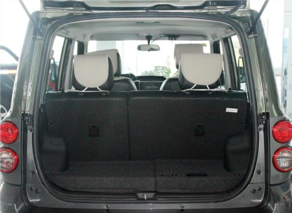 长城M2 2014款 1.5L 手动都市版 车厢座椅   后备厢