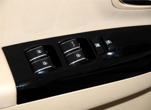 长城C30 2013款 新视界版 1.5L 手动智尚型 车厢座椅   门窗控制