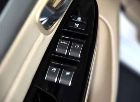 长城C30 2015款 1.5L AMT舒适型 车厢座椅   门窗控制