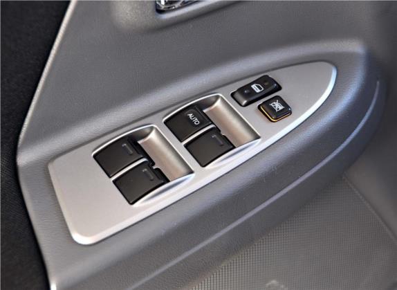 长城V80 2011款 2.0L 手动舒适型 车厢座椅   门窗控制