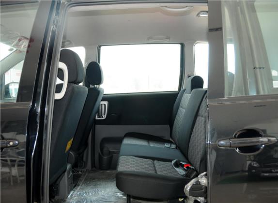 长城V80 2011款 2.0L 自动标准型 车厢座椅   后排空间