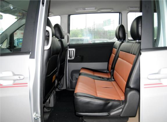 长城V80 2013款 1.5T 手动雅尚型 车厢座椅   后排空间