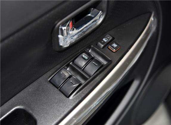 长城M4 2015款 1.5L AMT舒适型 车厢座椅   门窗控制