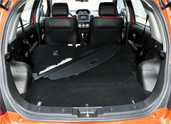 炫丽 2011款 CROSS 1.3L MT 车厢座椅   后备厢