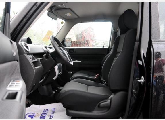 酷熊 2010款 1.5L 自动精英型 车厢座椅   前排空间