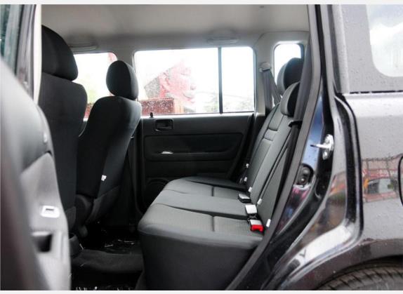酷熊 2010款 1.5L 自动精英型 车厢座椅   后排空间