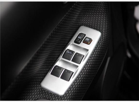 酷熊 2010款 1.5L 自动精英型 车厢座椅   门窗控制