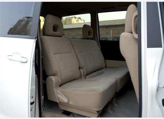 嘉誉 2008款 2.0L 手动舒适型 车厢座椅   后排空间