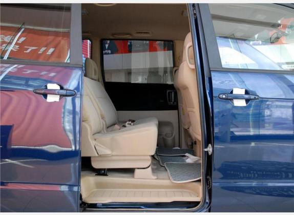 嘉誉 2009款 2.0L 手动舒适型 车厢座椅   后排空间