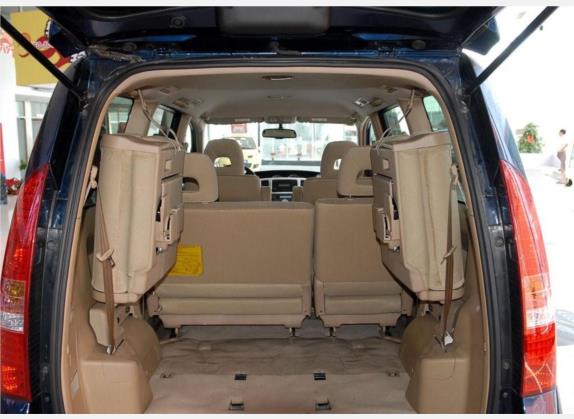 嘉誉 2009款 2.0L 手动舒适型 车厢座椅   后备厢