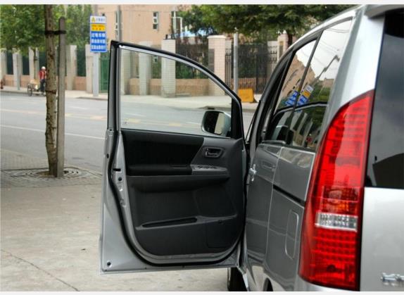嘉誉 2009款 2.0L 自动实用型 车厢座椅   前门板
