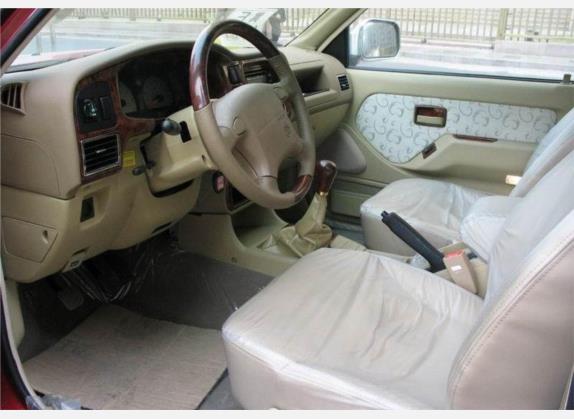 赛影 2007款 2.2L 两驱豪华型 车厢座椅   前排空间