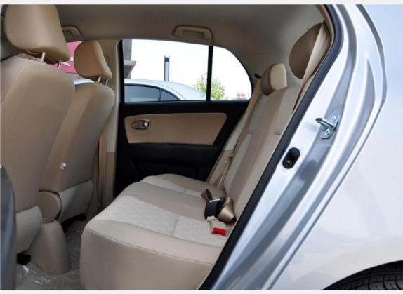 凌傲 2010款 1.3L 手动锋锐版 车厢座椅   后排空间