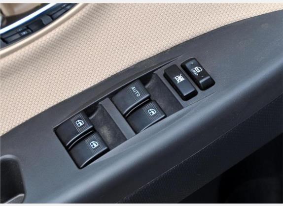 凌傲 2010款 1.5L 手动锋尚版 车厢座椅   门窗控制