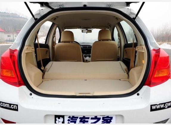 凌傲 2010款 1.5L 手动精英版 车厢座椅   后备厢