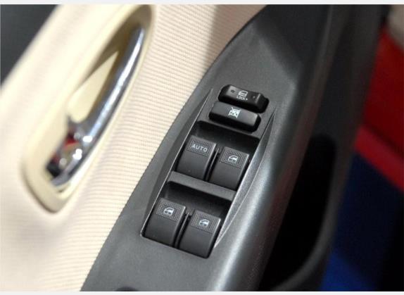 凌傲 2010款 1.5L 手动精英版 车厢座椅   门窗控制