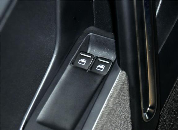 甲壳虫 2014款 1.4TSI 时尚型 车厢座椅   门窗控制