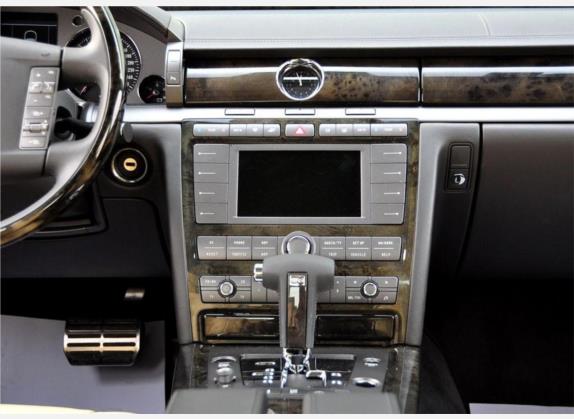 辉腾 2006款 6.0L W12 4座豪华版 中控类   中控台