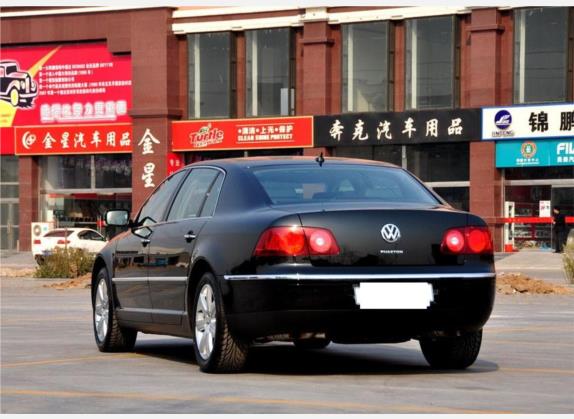 辉腾 2009款 3.6L V6 5座加长顶级版 外观   斜后