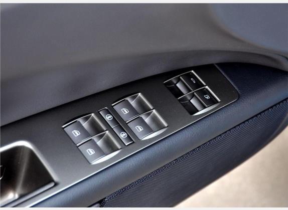 辉腾 2009款 3.6L V6 5座加长顶级版 车厢座椅   门窗控制