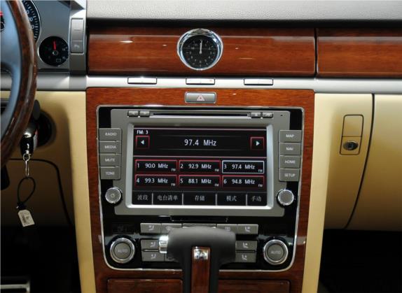 辉腾 2011款 3.6L V6 5座加长商务版 中控类   中控台