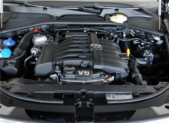 辉腾 2011款 3.6L V6 4座加长Individual版 其他细节类   发动机舱