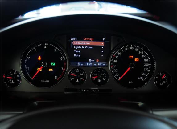 辉腾 2011款 3.6L V6 4座加长Individual版 中控类   仪表盘
