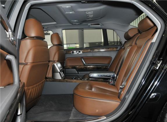 辉腾 2012款 4.2L 奢享定制型 车厢座椅   后排空间