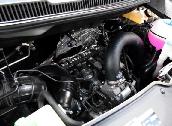 凯路威 2016款 2.0TSI 四驱舒适版 9座 其他细节类   发动机舱