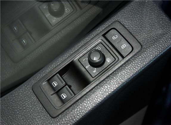 凯路威 2016款 2.0TSI 四驱舒适版 8座 车厢座椅   门窗控制