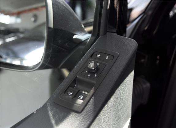 凯路威 2018款 2.0TSI 四驱舒适版 9座 车厢座椅   门窗控制