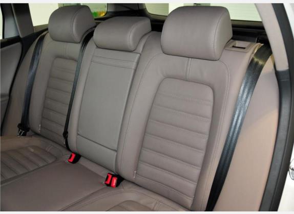 Passat 2011款 2.0T旅行版 豪华型 车厢座椅   后排空间