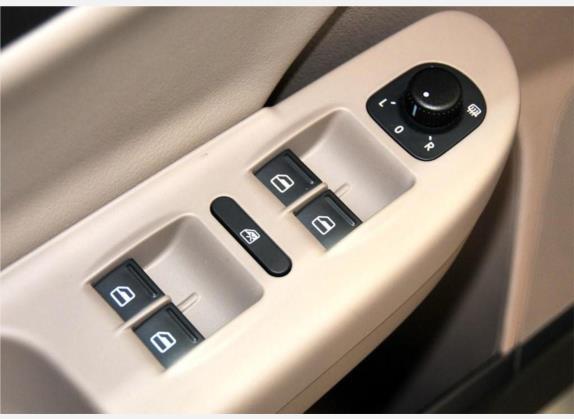 Passat 2011款 2.0T旅行版 豪华型 车厢座椅   门窗控制