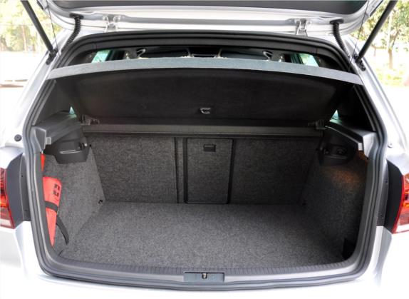 高尔夫(进口) 2011款 2.0TSI R 车厢座椅   后备厢