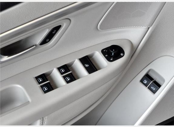 大众Eos 2008款 2.0TSI 6MT 车厢座椅   门窗控制