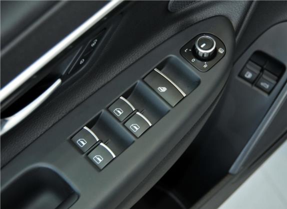 大众Eos 2011款 2.0TSI 车厢座椅   门窗控制