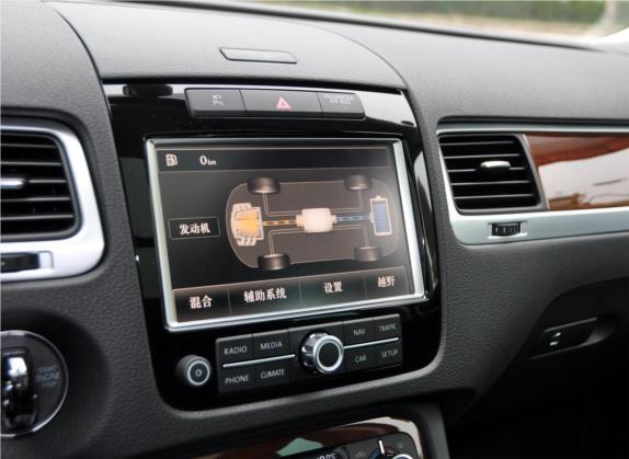 途锐 2011款 3.0TSI Hybrid 中控类   中控台