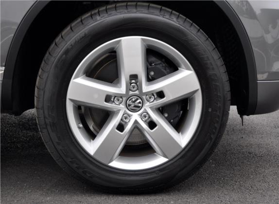 途锐 2011款 3.0TSI Hybrid 其他细节类   前轮