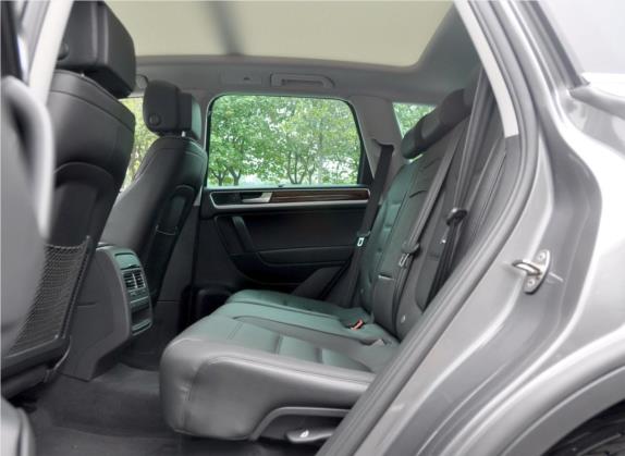 途锐 2011款 3.0TSI Hybrid 车厢座椅   后排空间