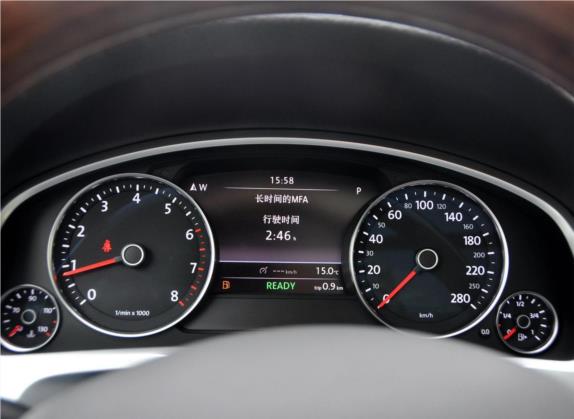 途锐 2011款 3.0TSI Hybrid 中控类   仪表盘