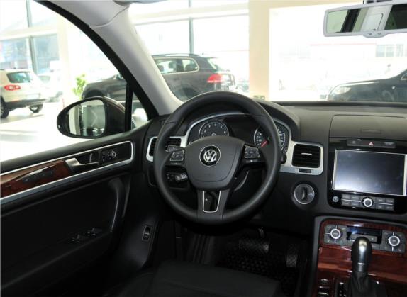 途锐 2011款 3.0TSI 高配型 中控类   驾驶位