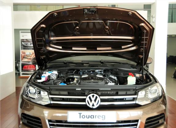 途锐 2011款 3.0TSI 高配型 其他细节类   发动机舱
