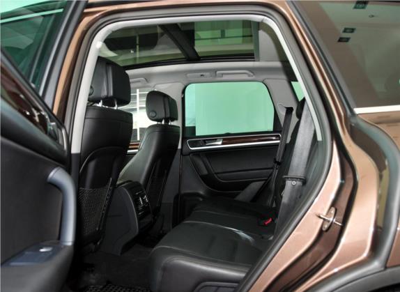 途锐 2011款 3.0TSI 高配型 车厢座椅   后排空间