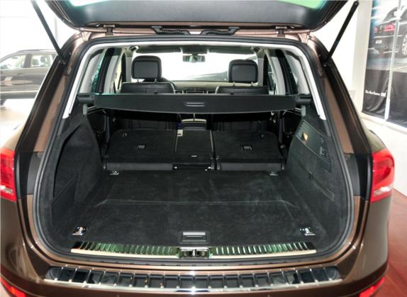 途锐 2011款 3.0TSI 高配型 车厢座椅   后备厢