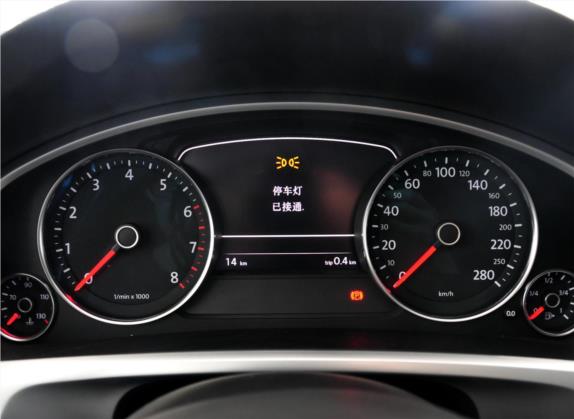 途锐 2011款 3.0TSI 高配型 中控类   仪表盘