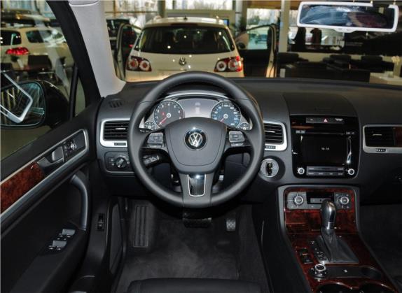 途锐 2011款 3.0TSI 标配型 中控类   驾驶位