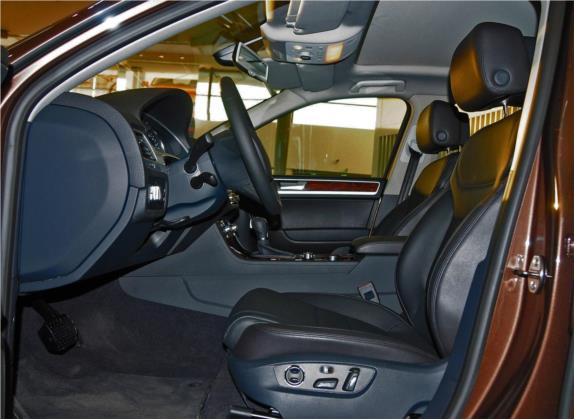 途锐 2011款 3.0TSI 标配型 车厢座椅   前排空间