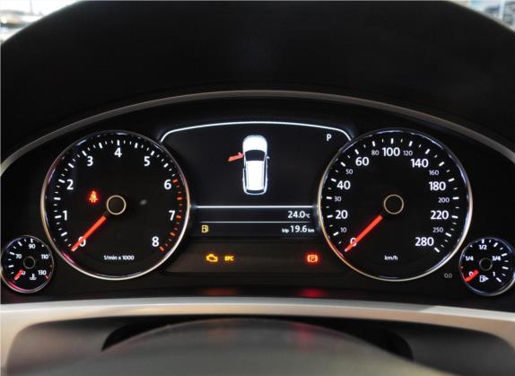 途锐 2011款 3.0TSI 标配型 中控类   仪表盘