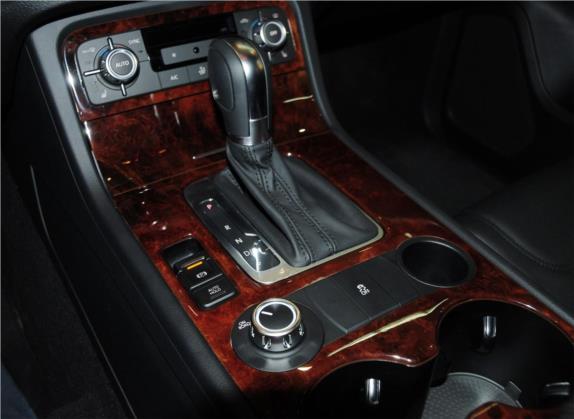 途锐 2011款 3.0TSI 标配型 中控类   挡把